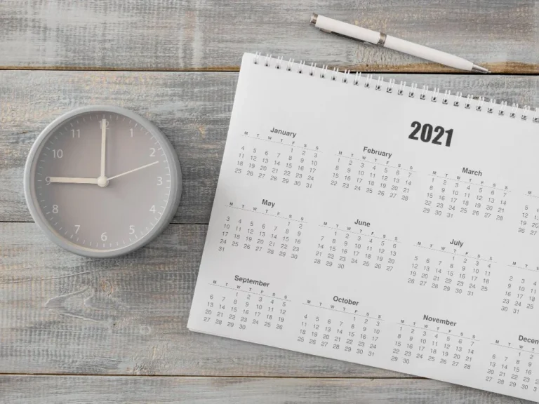 flat-lay-desk-calendar